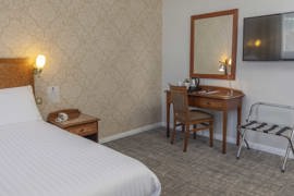 queens-hotel-bedrooms-07-83495.jpg